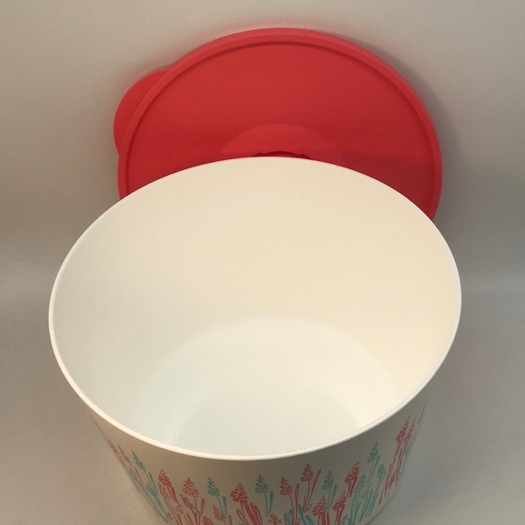 Tupperware Canister Wheat 6.6 Liter - Picture 15 of 16